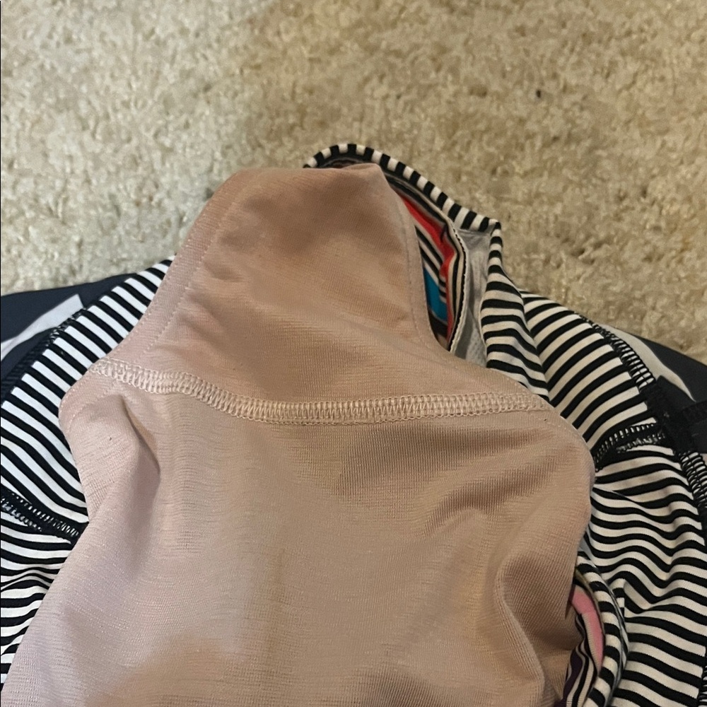 Lululemon zig zag speed shorts - Picture 4 of 4